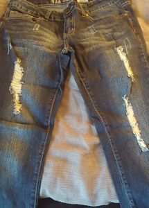 Frayed Ankle * Distressed Jeans